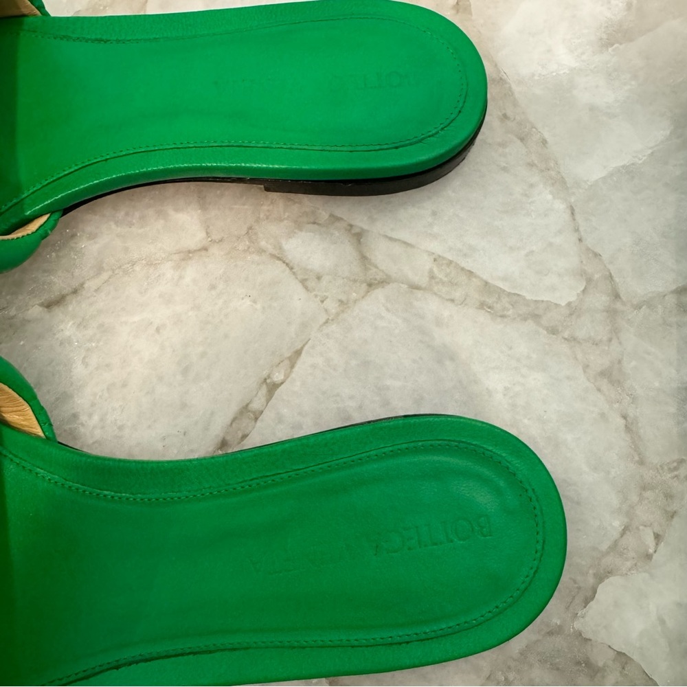 Bottega Veneta Padded Flat Sandal - Picture 5 of 8